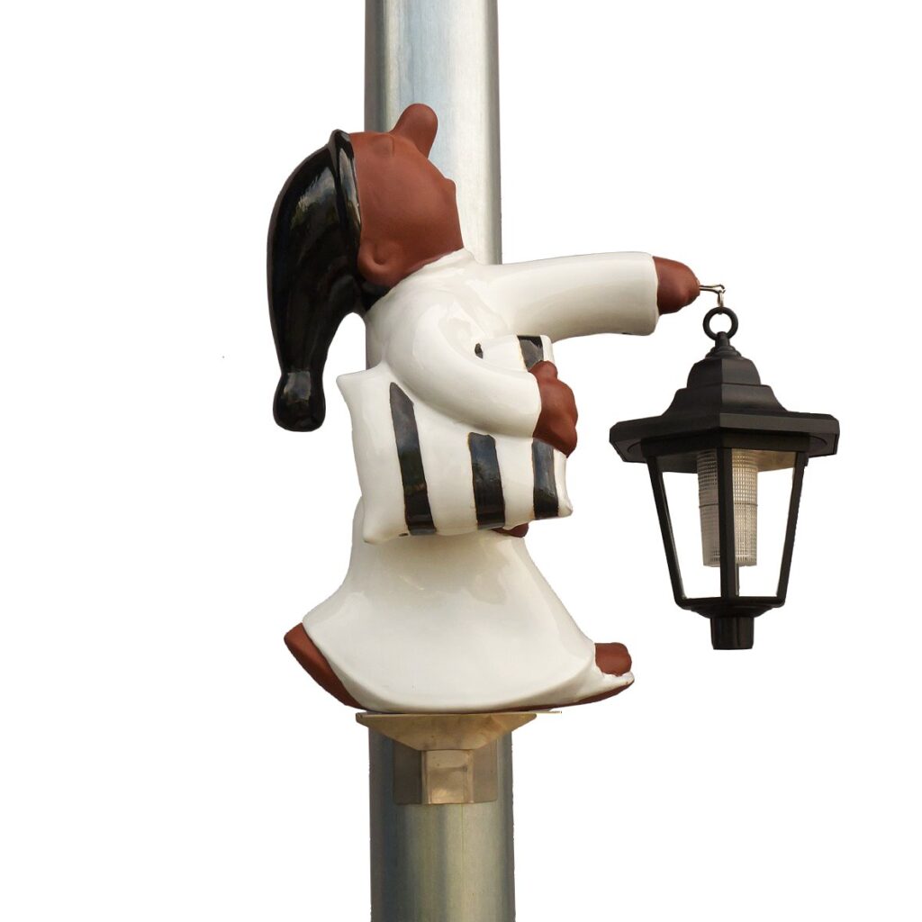 Dachfigur Fallrohrfigur Leo mit Solarlaterne