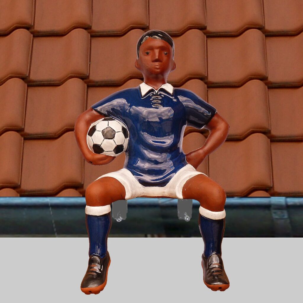 Dachfigur-Fussballer-Rinnenfigur