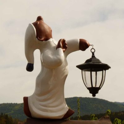 Schlafwandler-Nick-mit Laterne-und-blauen-Bommel